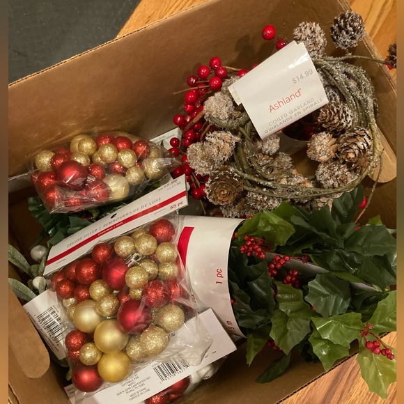 Ashland Bundle of Christmas Decorations and Garland - BWT - Picture 1 of 6